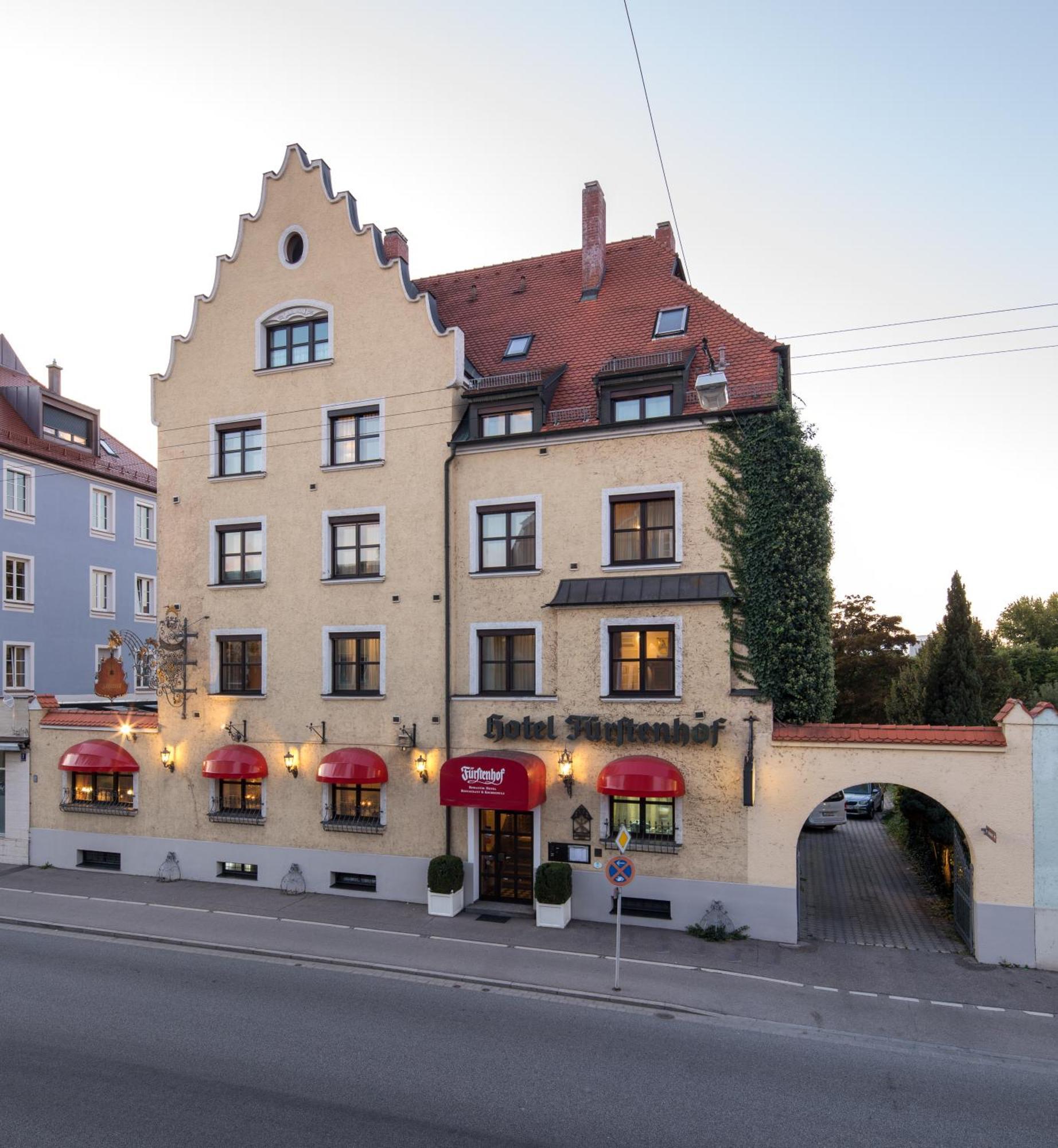 Simones Hotel Fuerstenhof Landshut Exterior foto